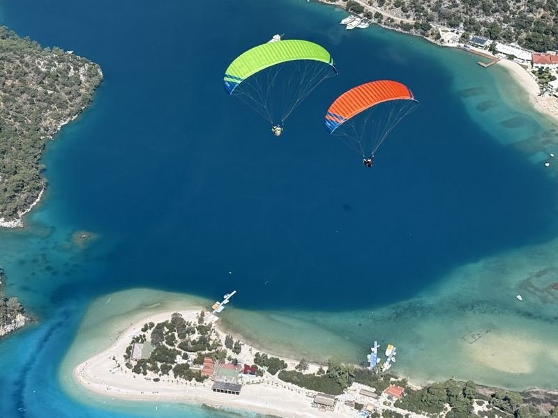 Two wings over the Ölüdeniz lagoon